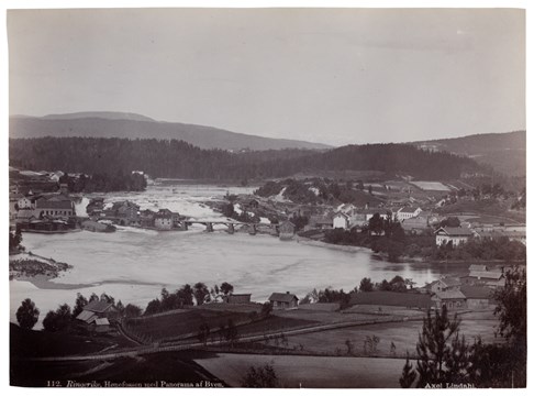  #112, Ringerike Hønefossen med Panorama af Byen, Norge