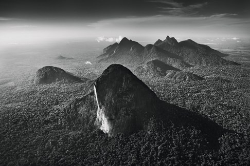  Marauiá mountain range. Yanomami Indigenous Territory. Munici- pality of Sao Gabriel da Cachoeira, state of Amazonas, 2018