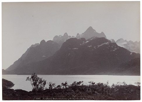  #1097, Nordland, Braksettinderne og Trolfjorden fra Raftsund I, Norge
